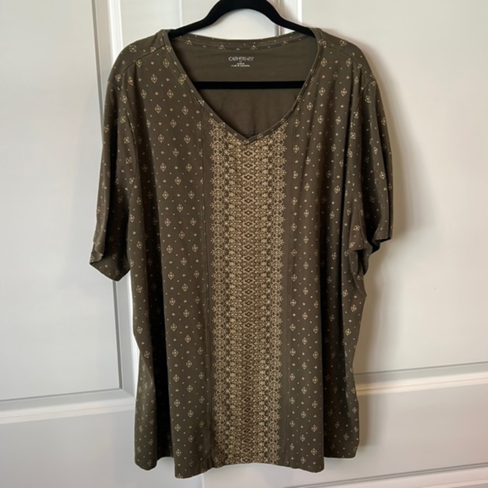 Catherines Olive Green Short Sleeve V-Neck Tee with Cream Pattern